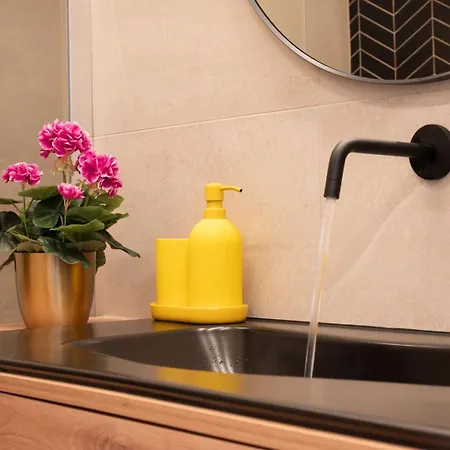 Stylish 10min To The *