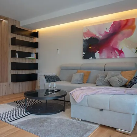 Stylish 10min To The